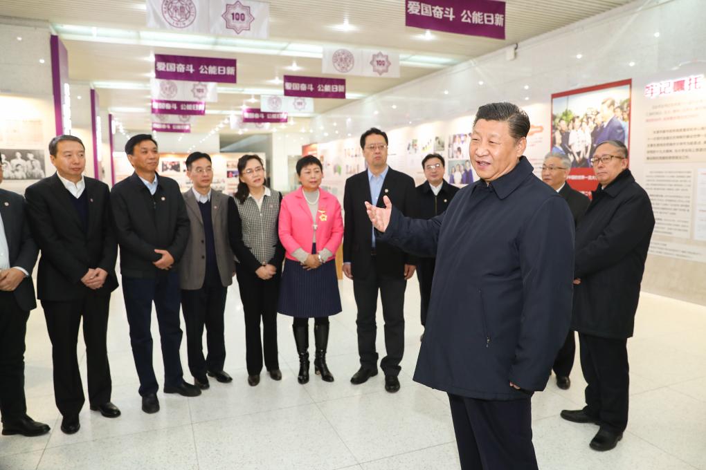 图文故事丨习近平总文牍同东说念主民教师在沿路
