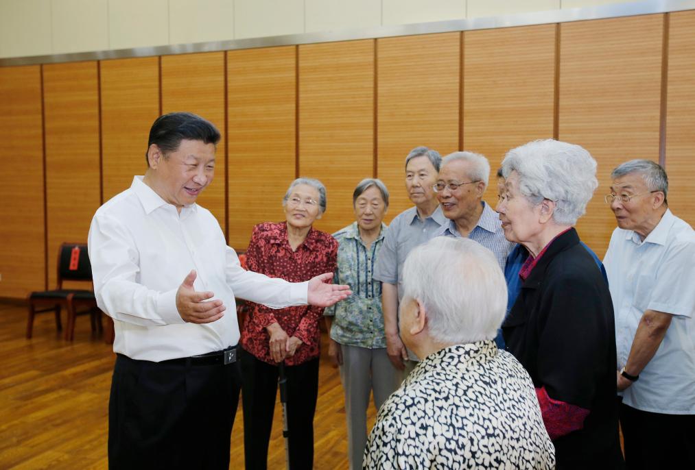 图文故事丨习近平总文牍同东说念主民教师在沿路