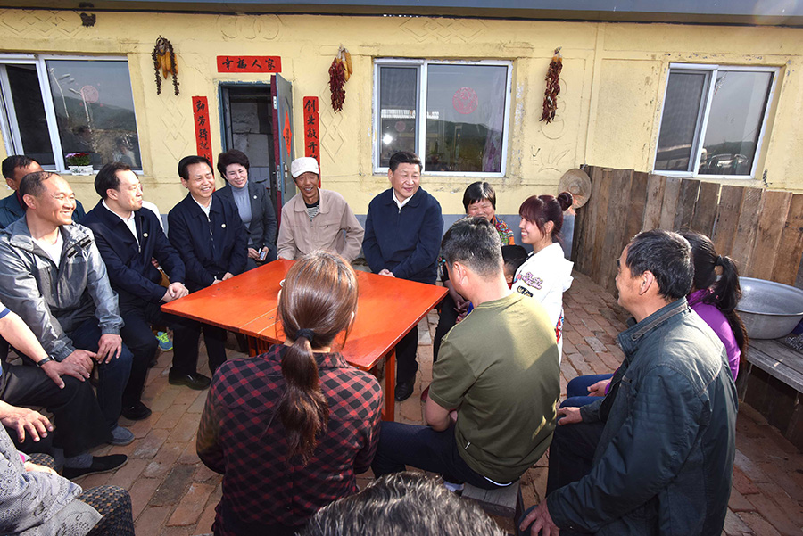 学习进行时丨习近平总书记的“板凳座谈会”