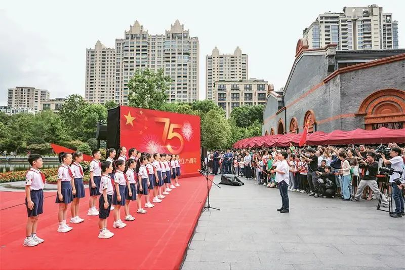 天天学习丨践行人民城市理念 总书记提到这支“银发”队伍